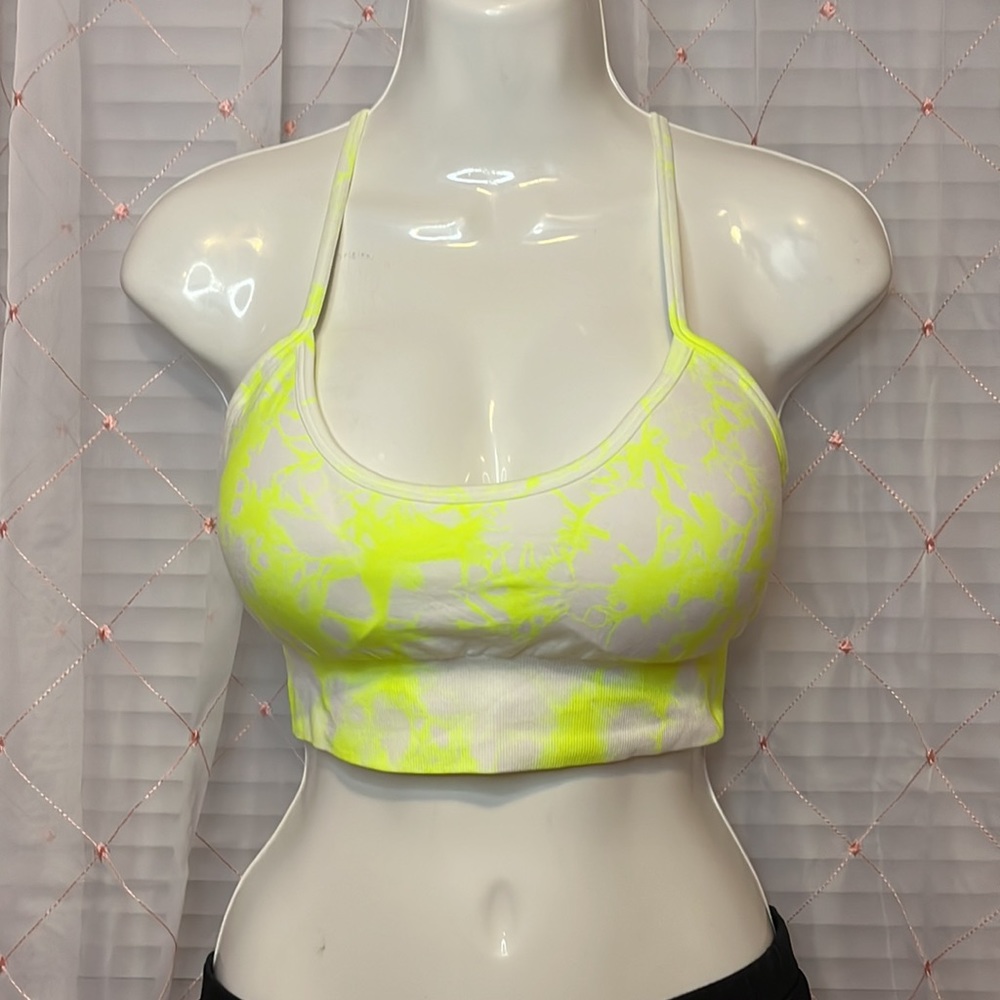 2 Tops White and white/yellow Size M